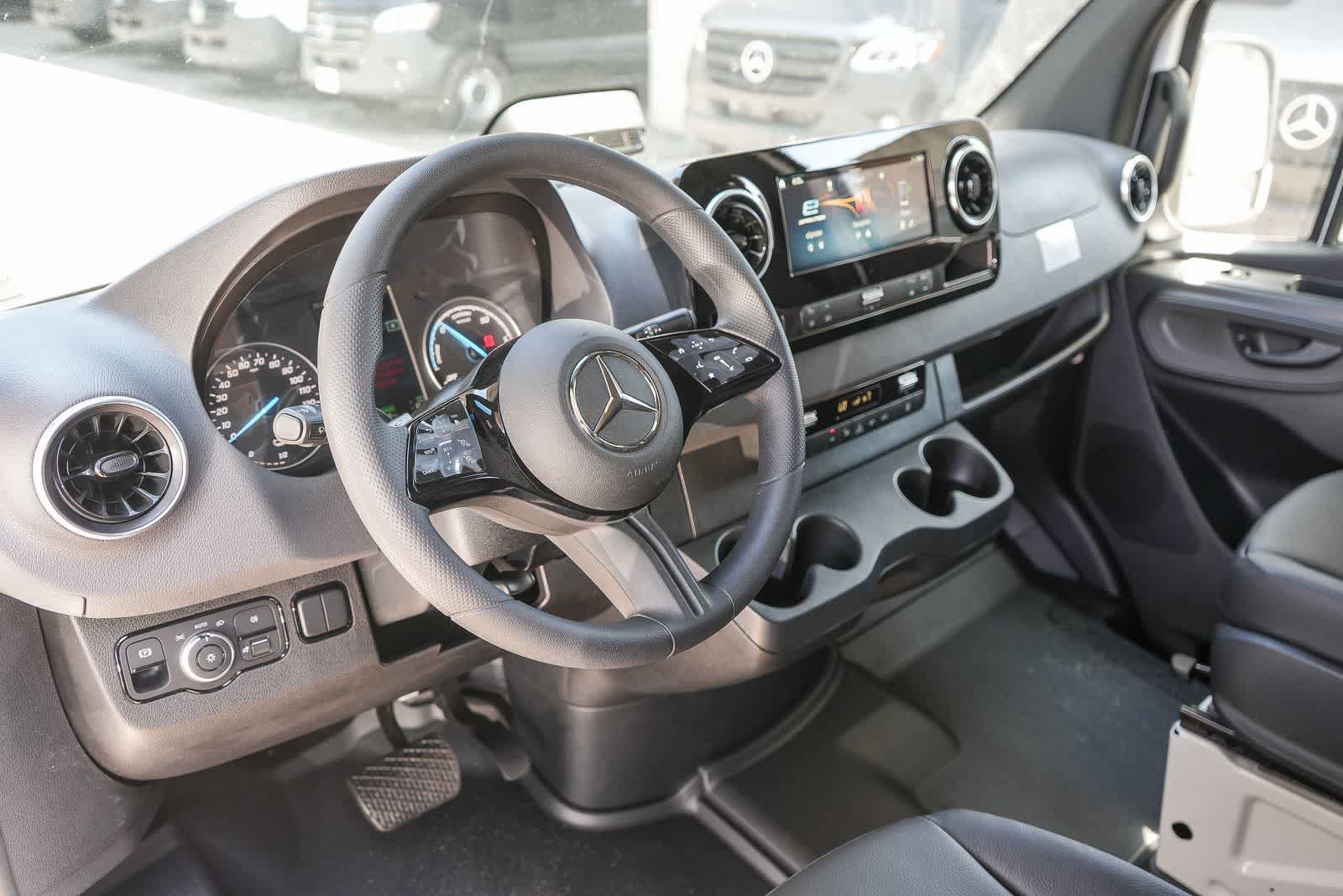 New 2025 Mercedes-Benz eSprinter 170 Cargo image 14