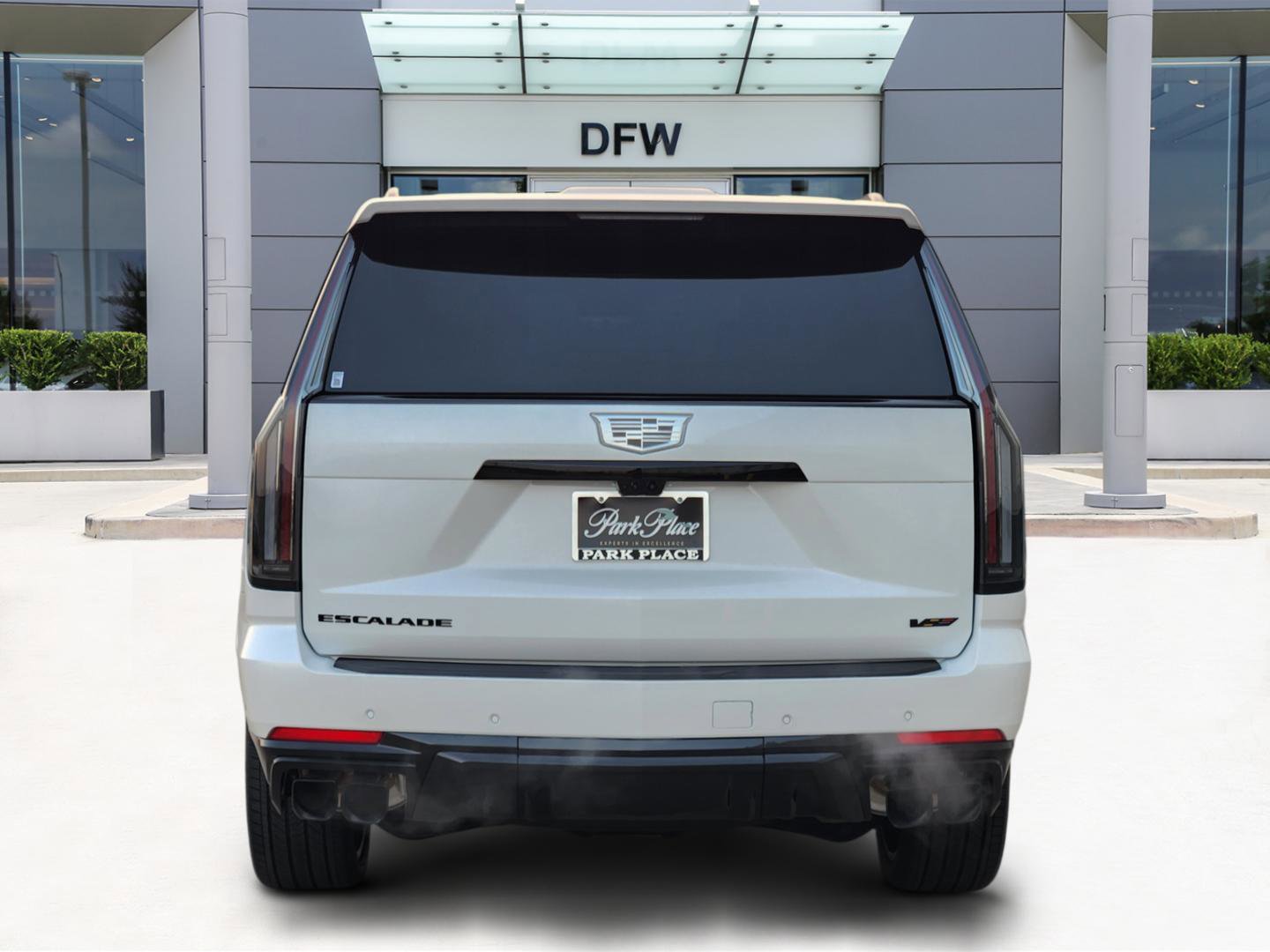 Used 2025 Cadillac Escalade V w/ LPO, ONYX Package image 6