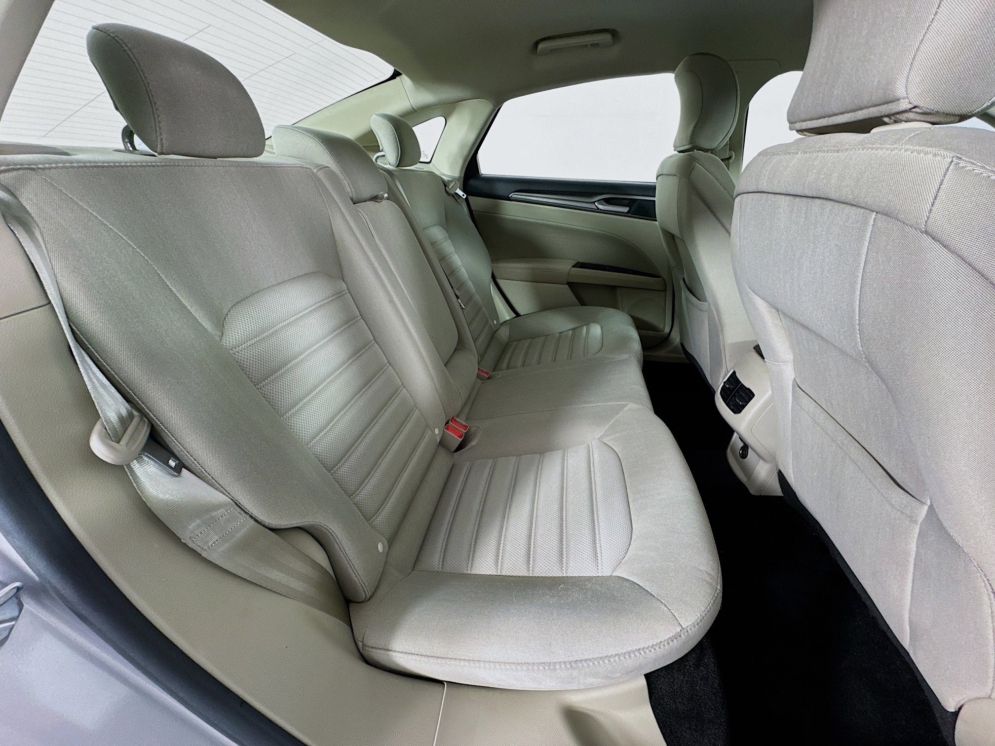 Used 2019 Ford Fusion SE image 25