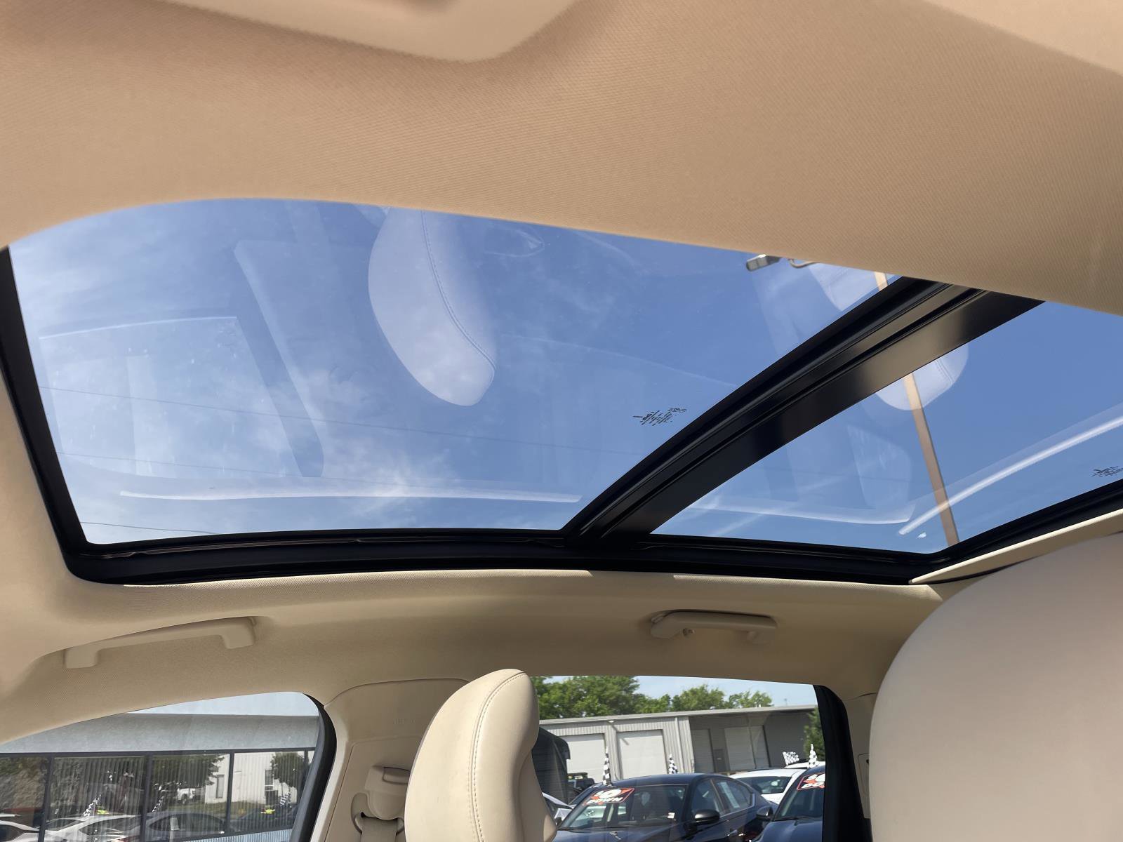 Used 2017 Lincoln MKX Reserve w/ Driver Assistance Package FWD image 8