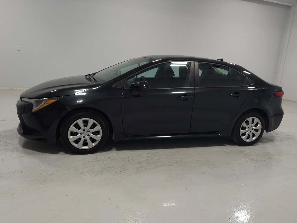 Used 2022 Toyota Corolla LE image 2