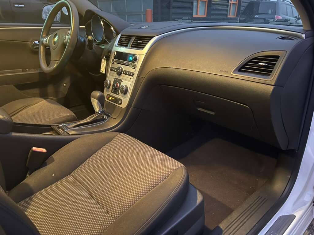 Used 2010 Chevrolet Malibu LT FWD image 18