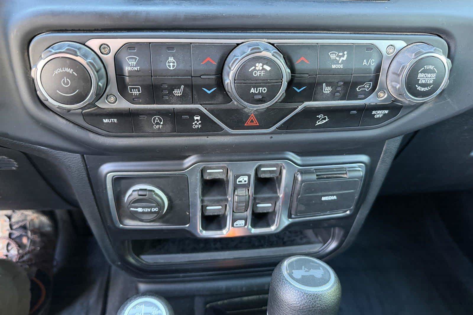 Used 2020 Jeep Wrangler Unlimited Sahara AWD/4WD image 23