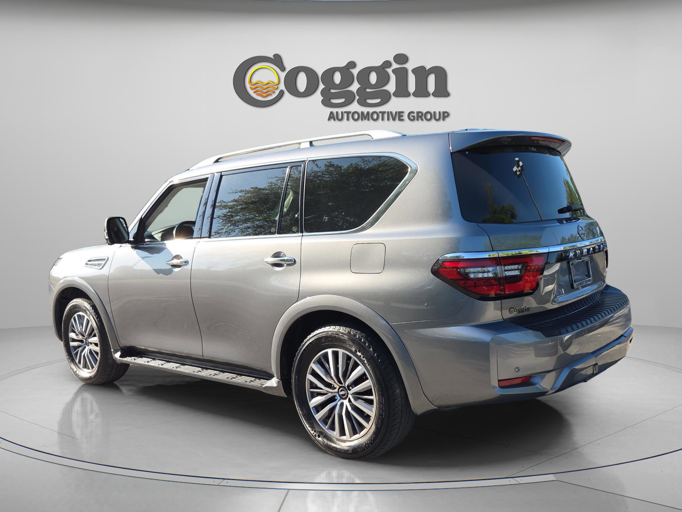 Used 2024 Nissan Armada SL w/ Captain's Chairs Package RWD image 3