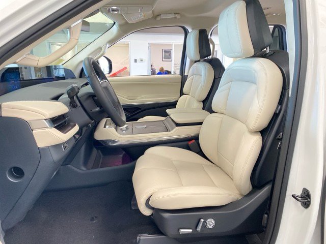 New 2027 Lincoln Navigator Premiere AWD/4WD image 19