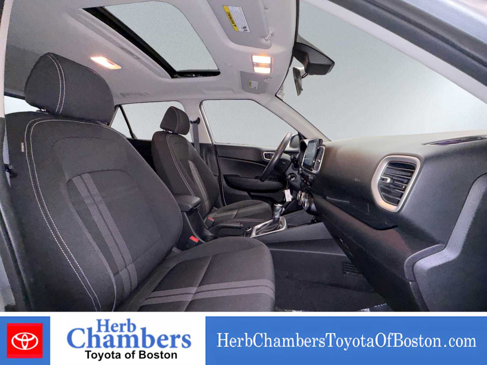 Used 2022 Hyundai Venue SEL w/ Cargo Package FWD image 18