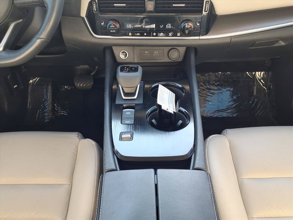 Used 2022 Nissan Rogue SV w/ SV Premium Package FWD image 11