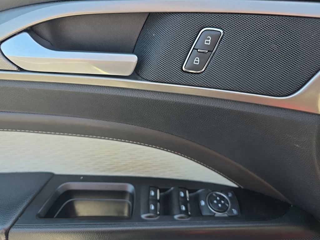 Used 2019 Ford Fusion SE w/ Equipment Group 151A image 18