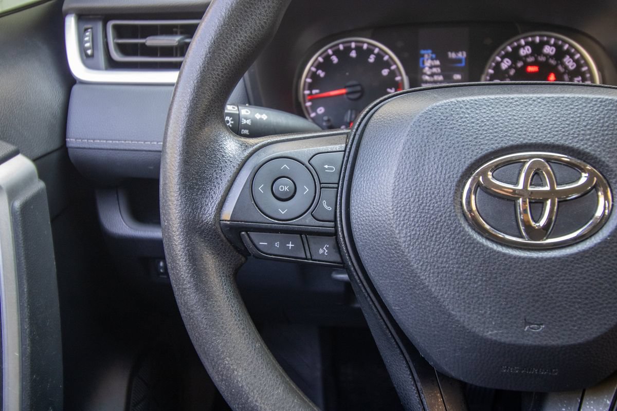 Used 2022 Toyota RAV4 LE FWD image 32