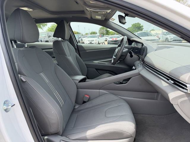 Used 2025 Hyundai Elantra SEL image 28
