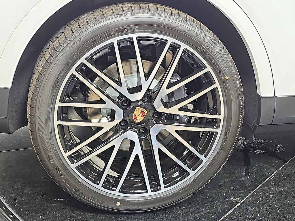Certified 2026 Porsche Cayenne AWD/4WD image 29