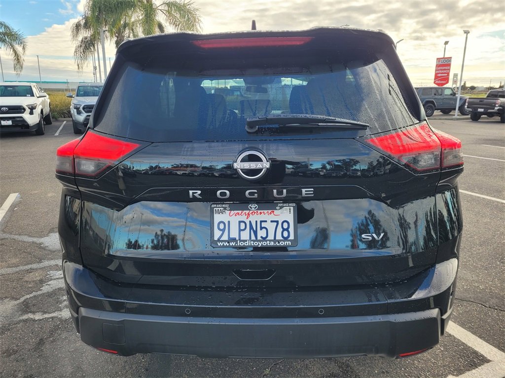 Used 2024 Nissan Rogue SV image 5