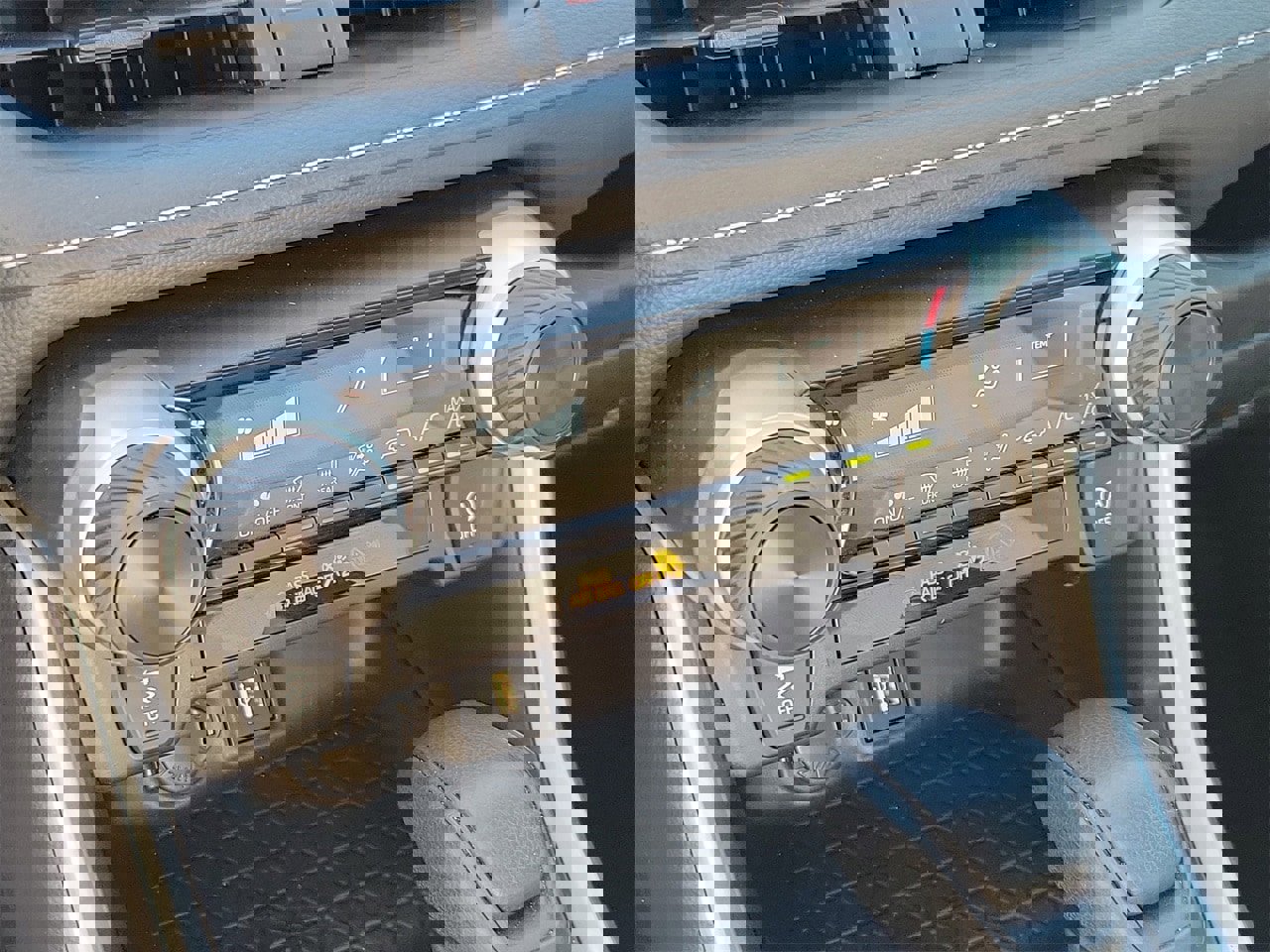 Used 2025 Toyota RAV4 LE image 26