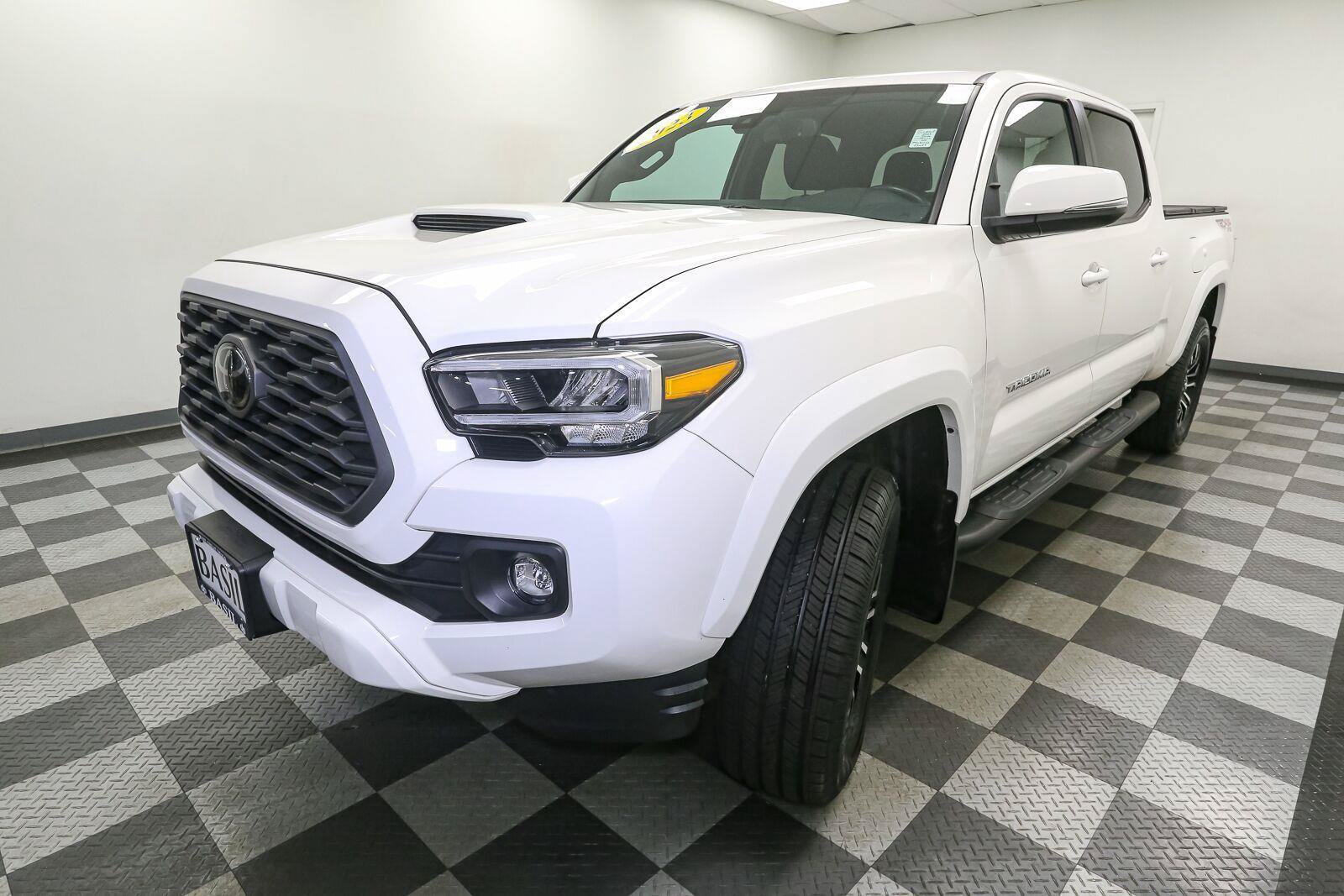 Used 2023 Toyota Tacoma TRD Sport AWD/4WD image 4
