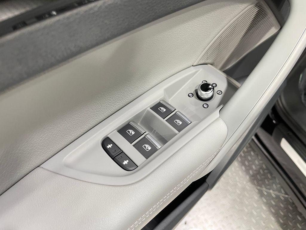 Used 2020 Audi Q5 2.0T Premium Plus w/ Premium Plus Package image 16