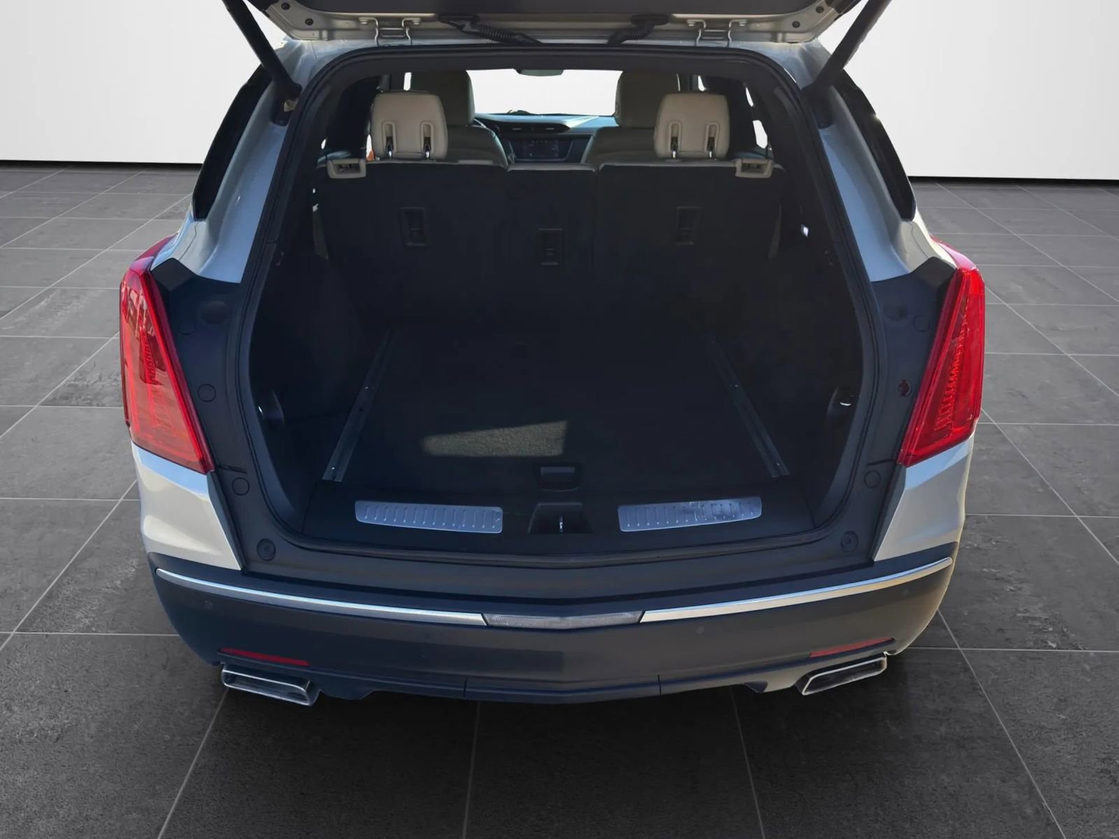 Used 2017 Cadillac XT5 Premium Luxury FWD image 31