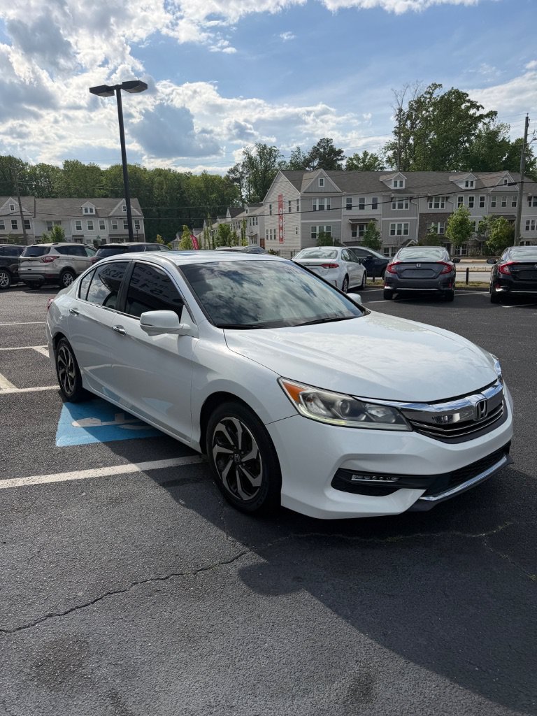 Used 2017 Honda Accord EX-L image 3