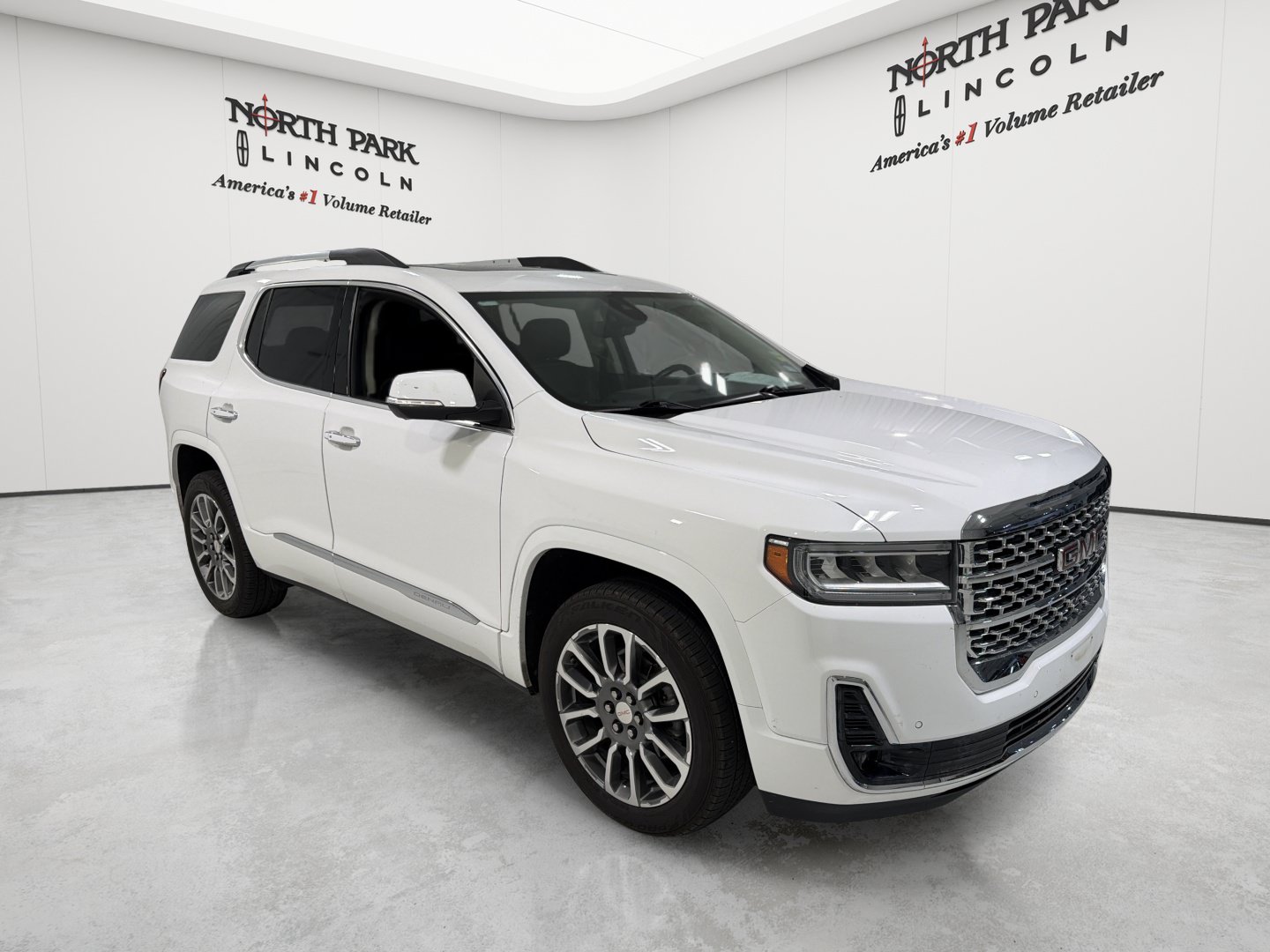 Used 2021 GMC Acadia Denali w/ Denali Technology Package FWD image 7