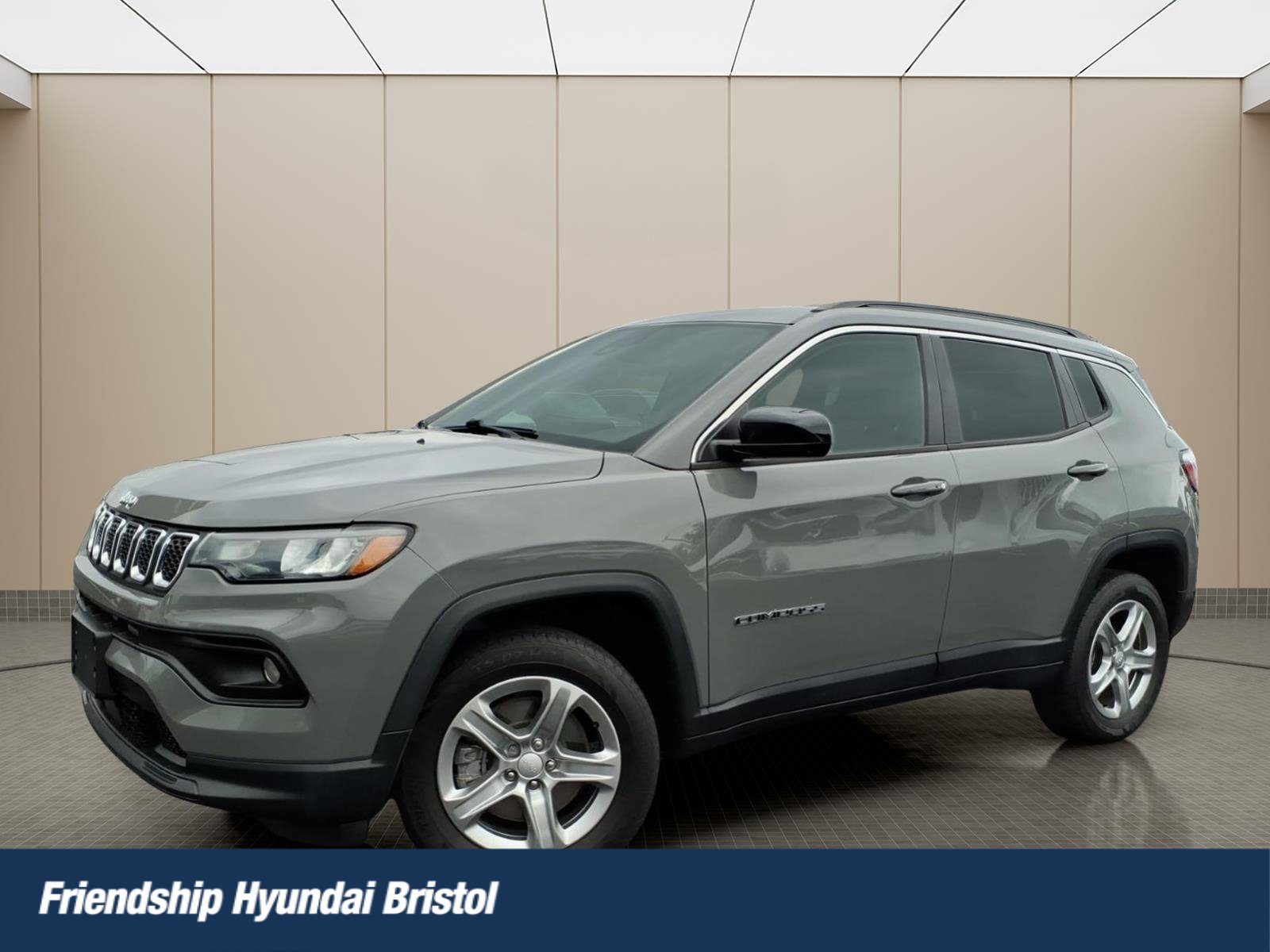 Used 2023 Jeep Compass Latitude image 1