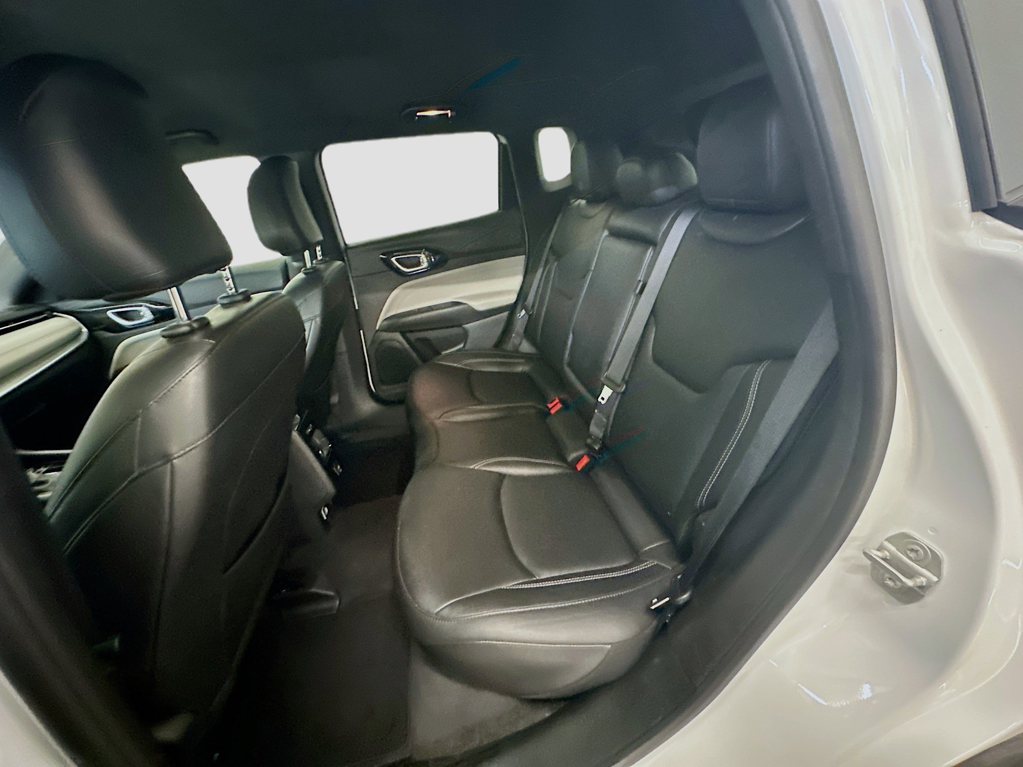 Used 2025 Jeep Compass Limited image 28