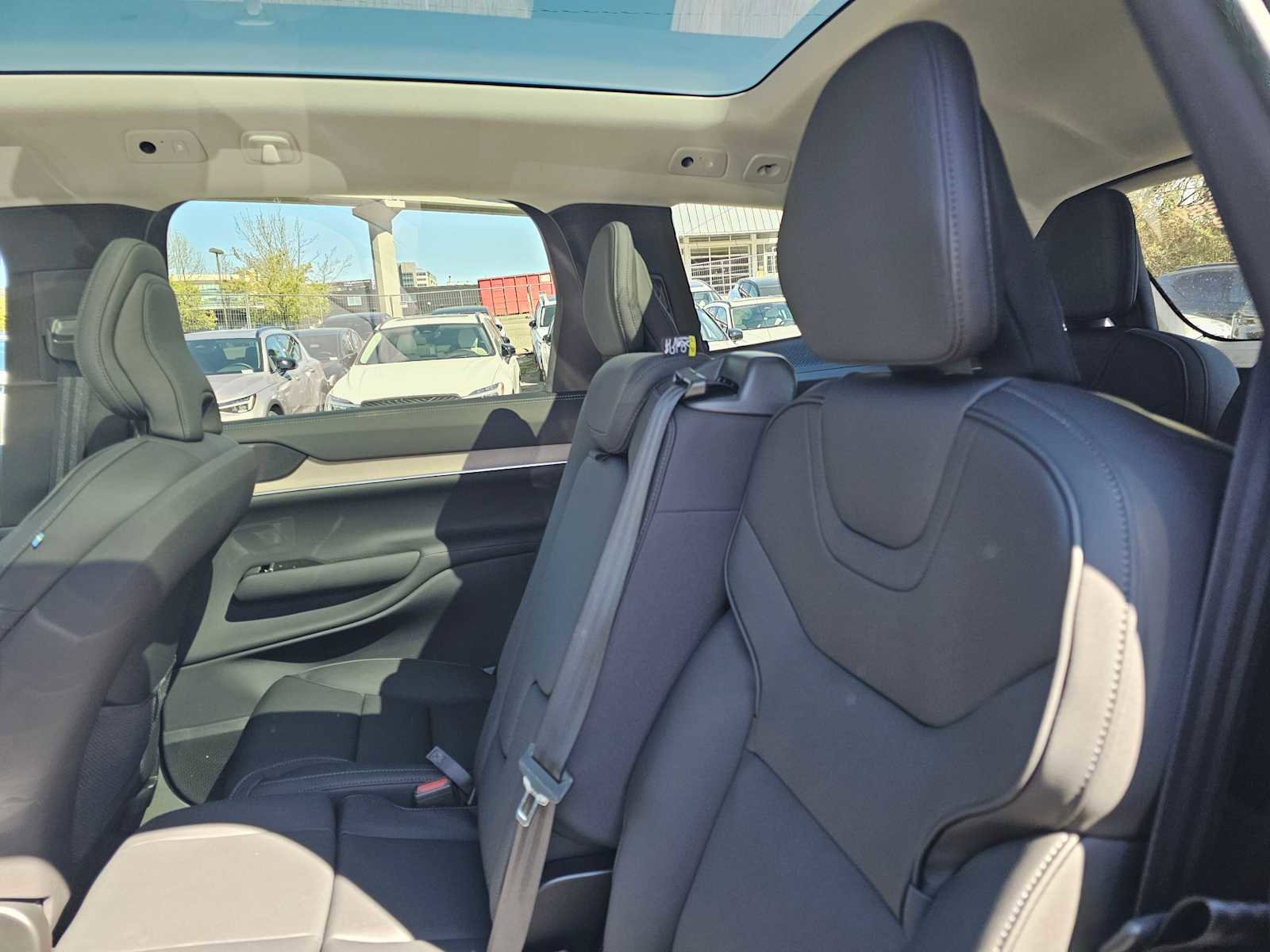 Used 2025 Volvo EX90 Plus image 17