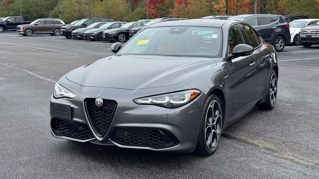 Used 2024 Alfa Romeo Giulia Veloce AWD/4WD image 2