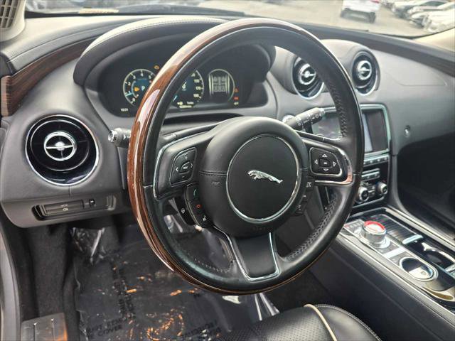 Used 2017 Jaguar XJ R-Sport image 26