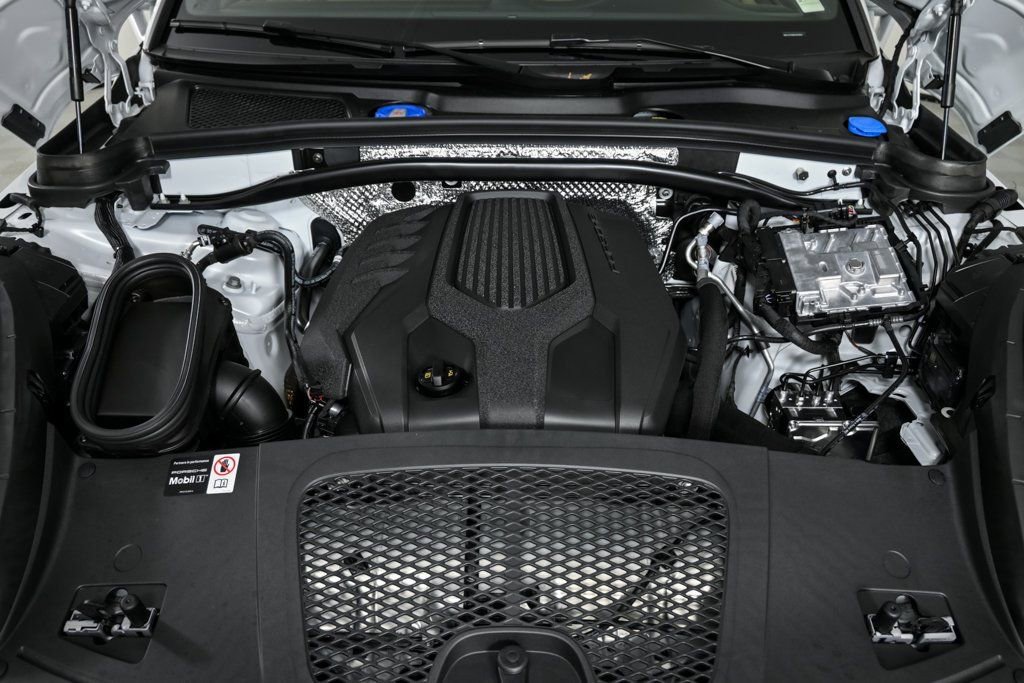 Certified 2025 Porsche Macan image 34