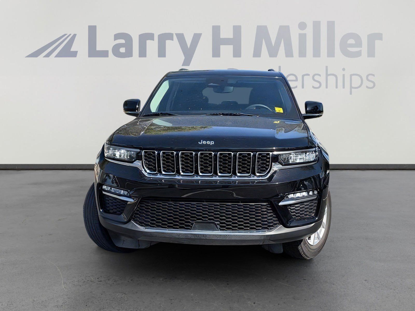 Used 2023 Jeep Grand Cherokee Limited RWD image 4