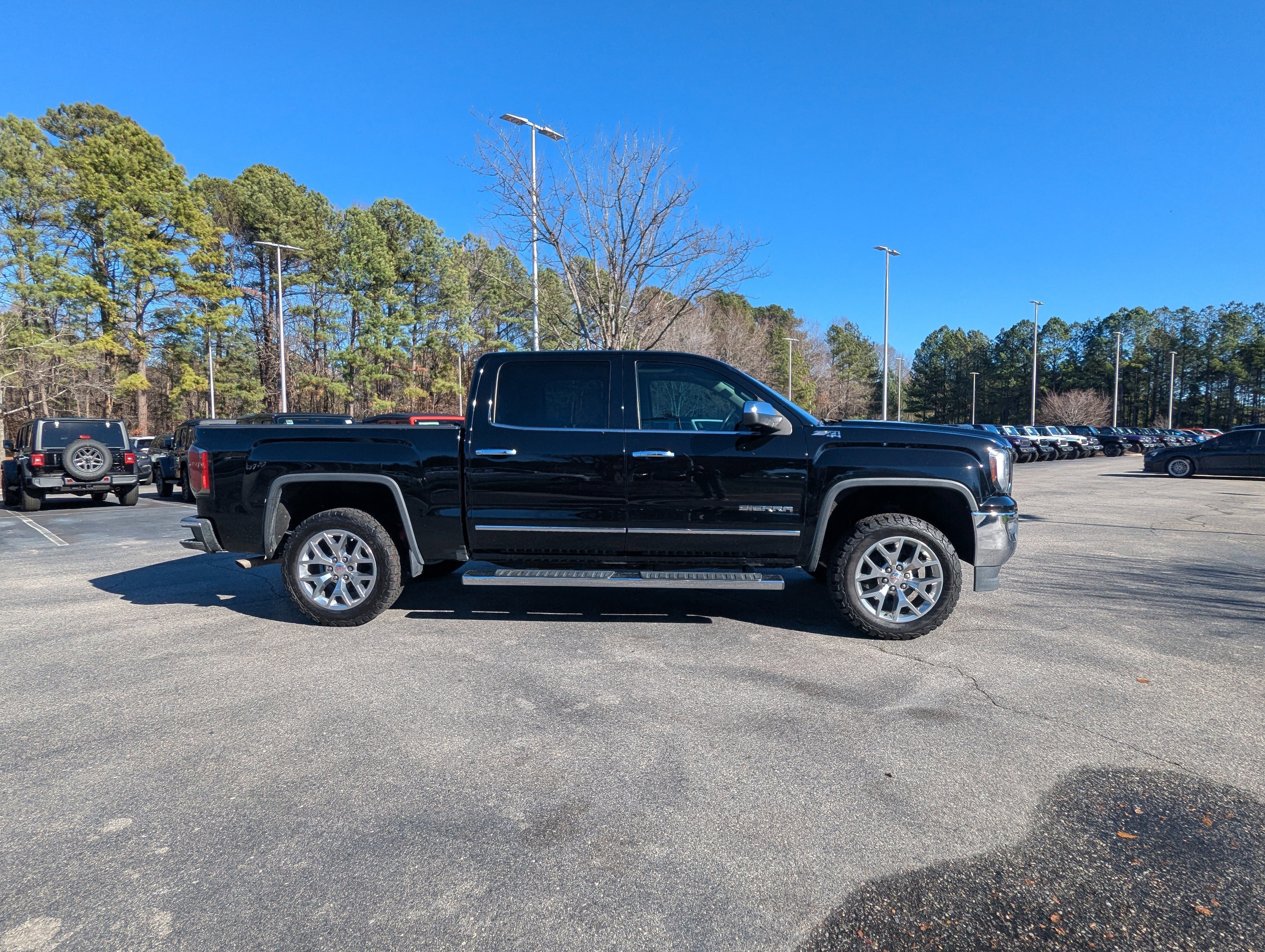 Used 2018 GMC Sierra 1500 SLT w/ SLT Premium Package image 4