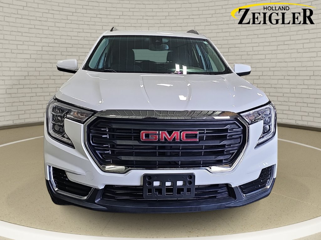 Used 2023 GMC Terrain SLE w/ Driver Convenience Package AWD/4WD image 2