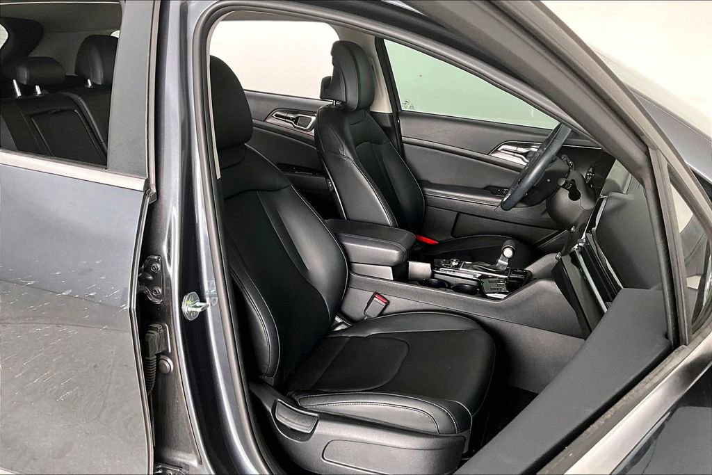 Used 2023 Kia Sportage EX image 11