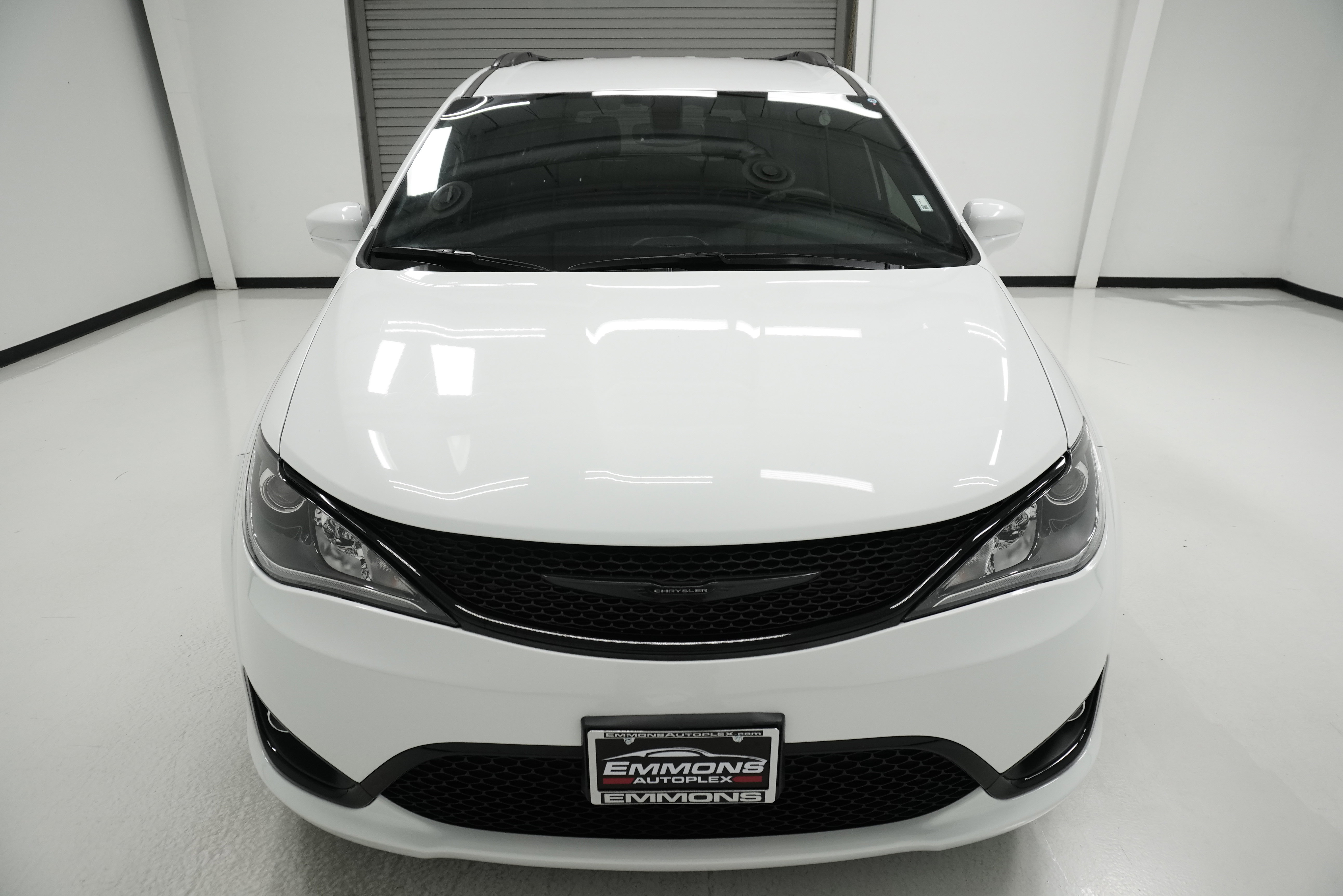 Used 2020 Chrysler Pacifica Touring-L Plus image 2