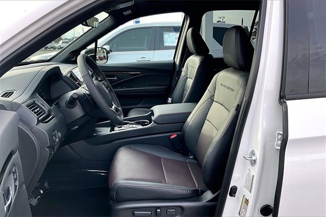 New 2026 Honda Ridgeline Black Edition image 8