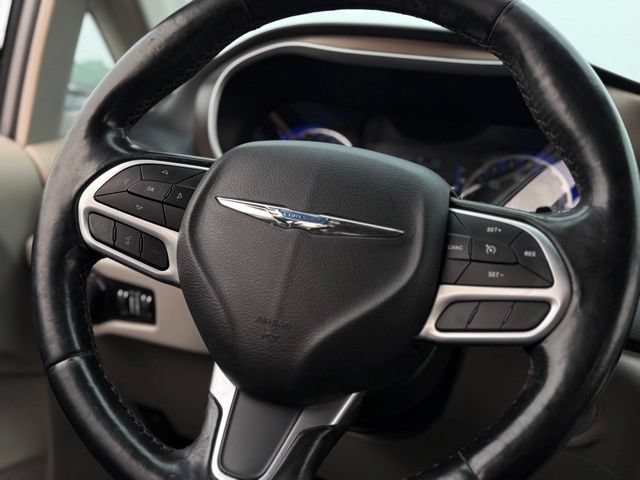 Used 2019 Chrysler Pacifica Touring-L FWD image 7