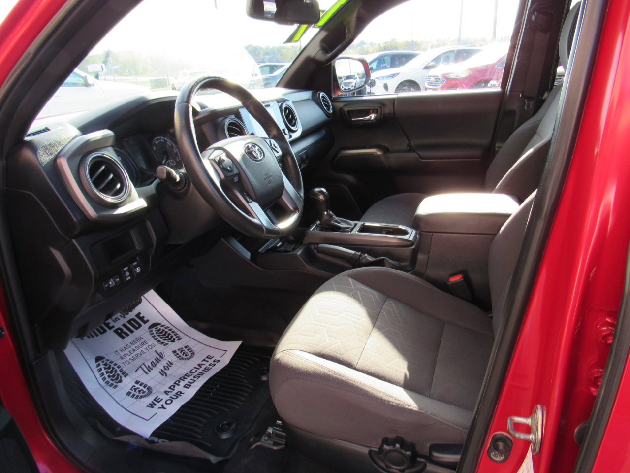 Used 2017 Toyota Tacoma TRD Off-Road image 8