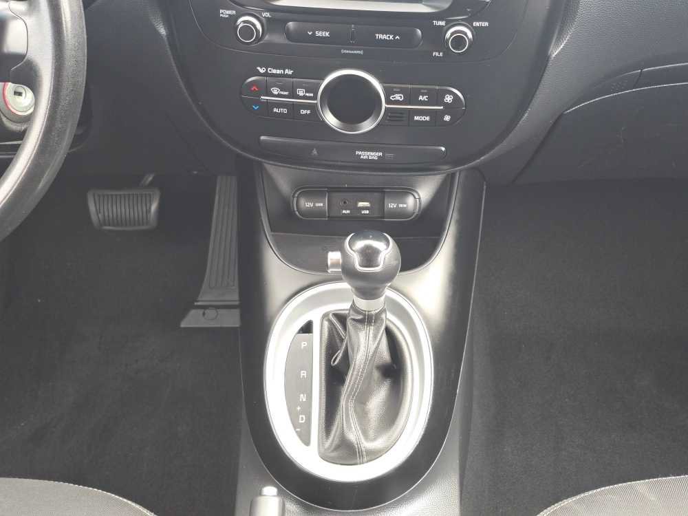 Used 2017 Kia Soul + FWD image 13