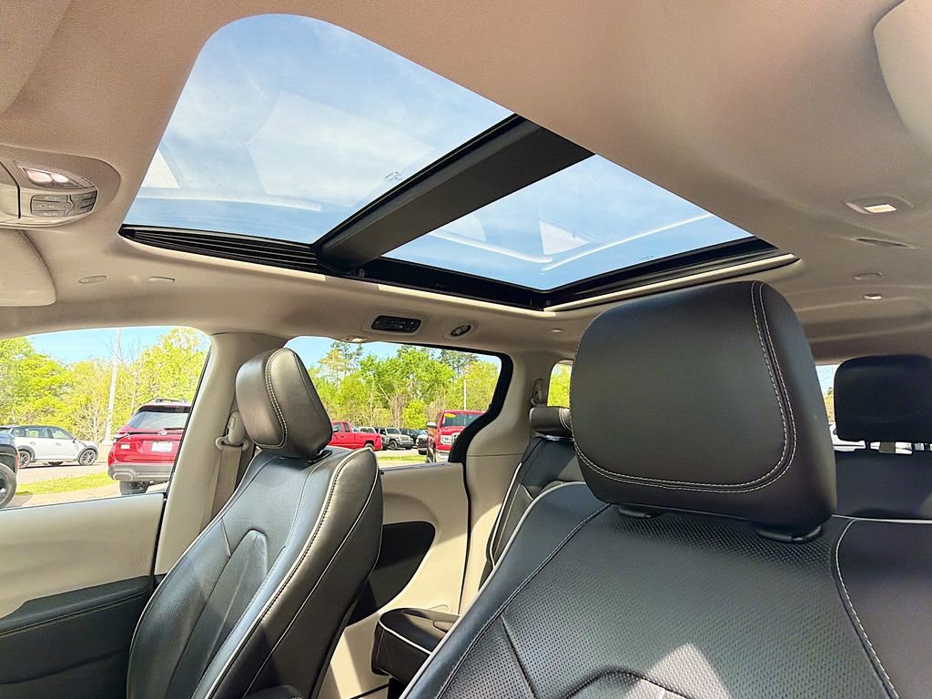 Used 2023 Chrysler Pacifica Limited image 28