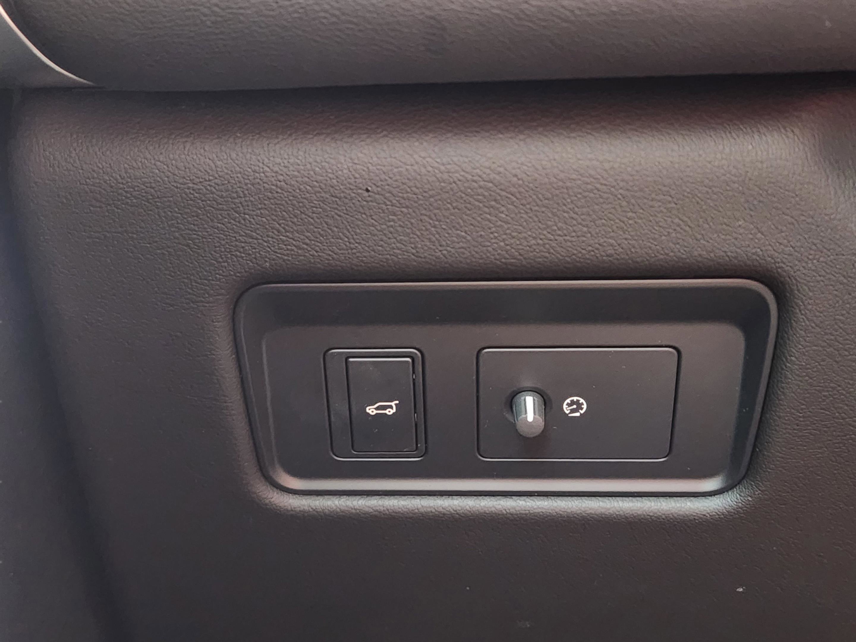 Certified 2024 Jaguar F-PACE R-Dynamic S image 18