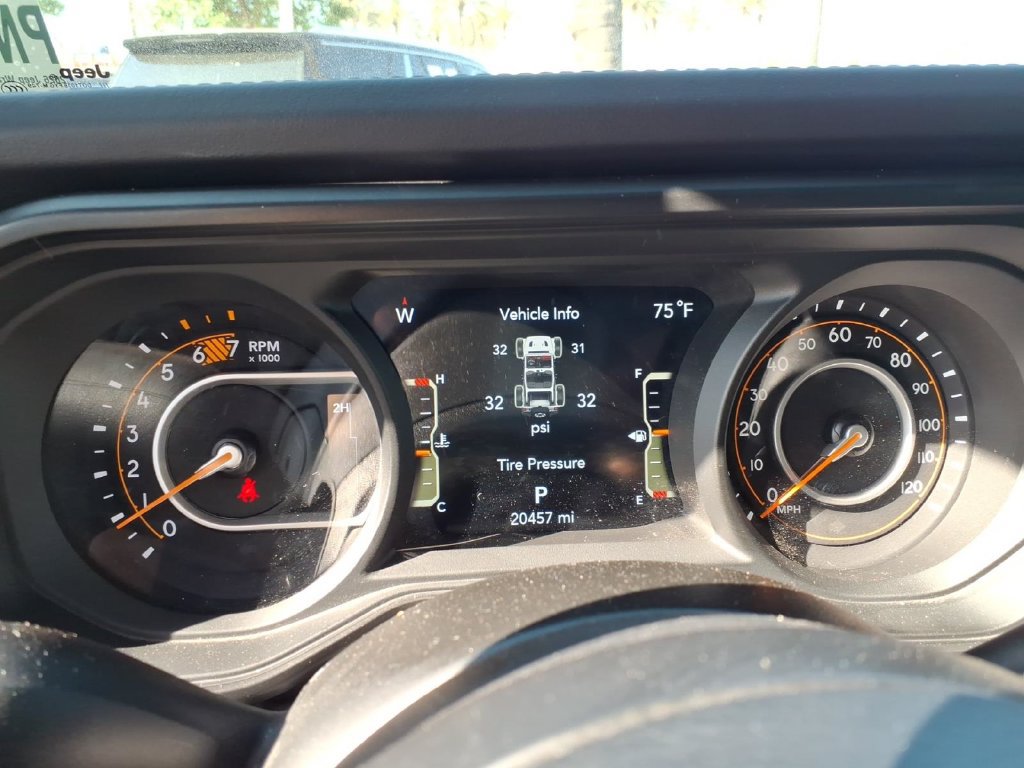 Used 2026 Jeep Wrangler Unlimited Rubicon AWD/4WD image 19
