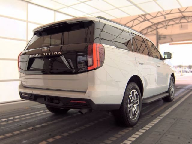 Used 2025 Ford Expedition Active AWD/4WD image 5