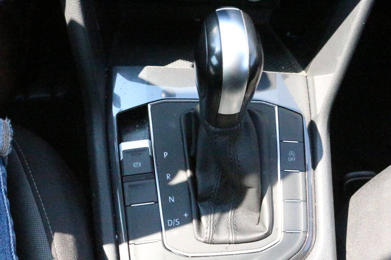 Used 2020 Volkswagen Tiguan S image 23