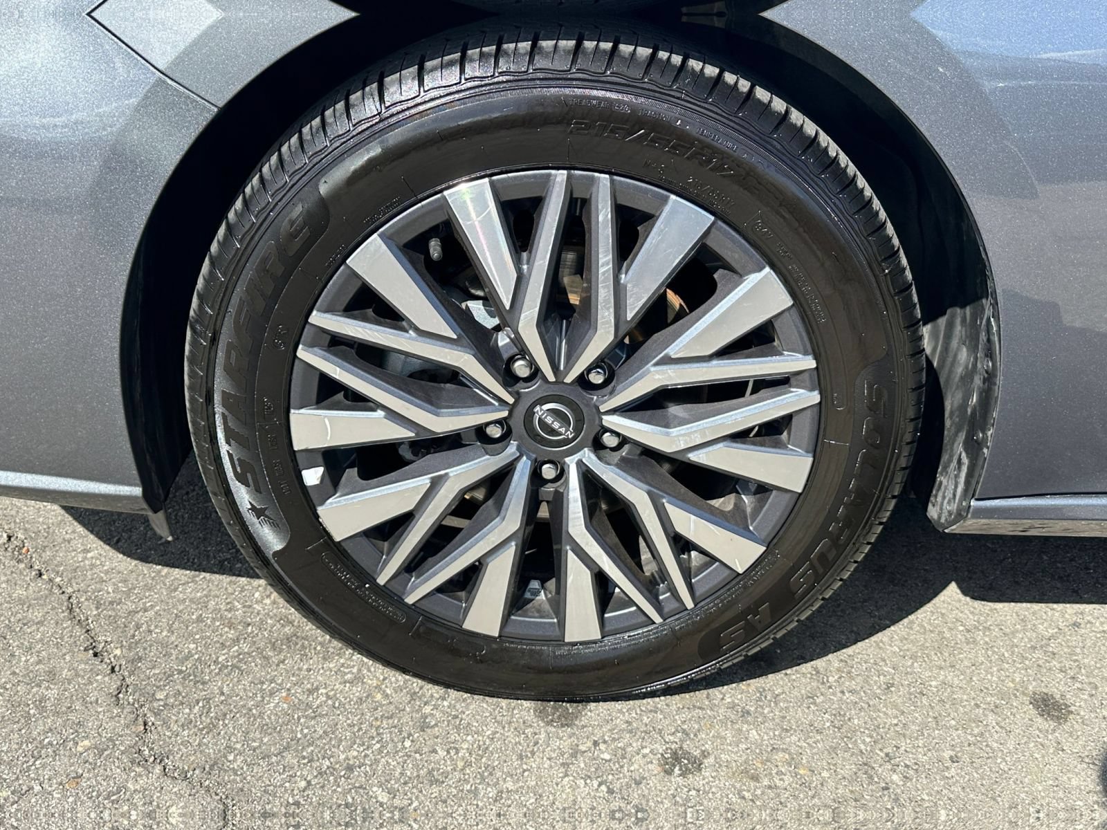 Used 2025 Nissan Altima 2.5 SV FWD image 29