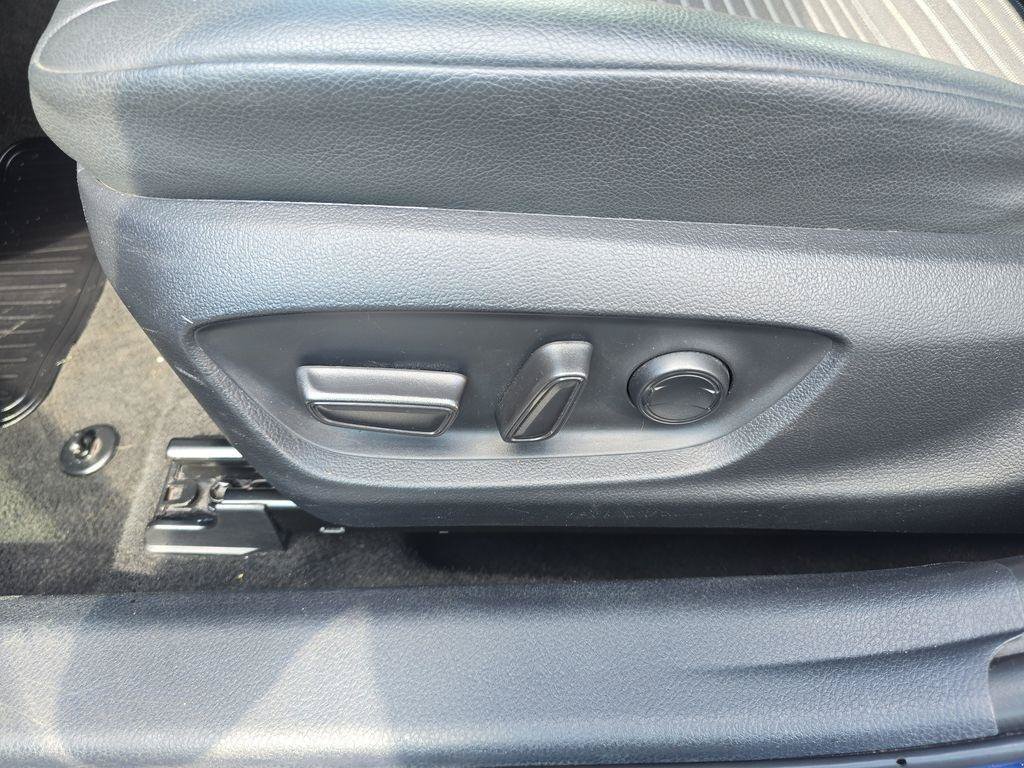 Used 2024 Toyota Camry SE FWD image 9