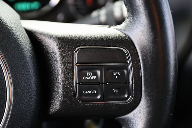 Used 2018 Jeep Wrangler Sahara w/ Connectivity Group image 18