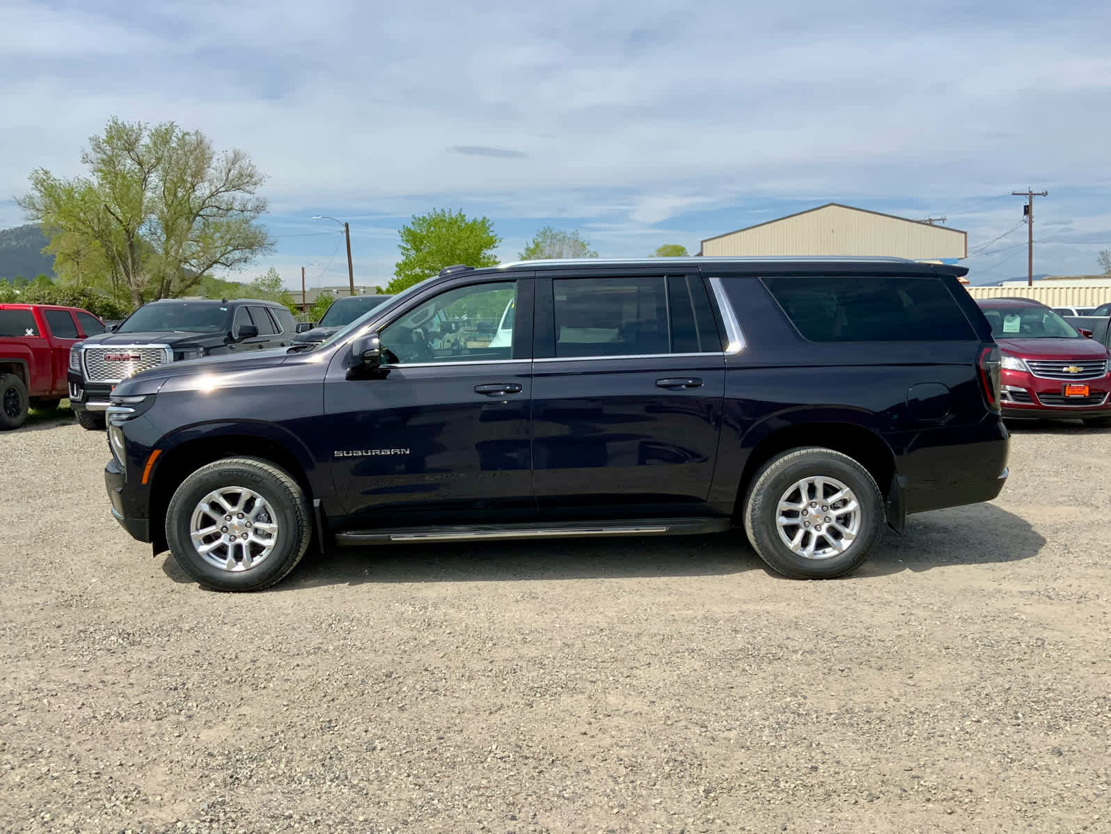 New 2026 Chevrolet Suburban LT w/ Comfort Package AWD/4WD image 2