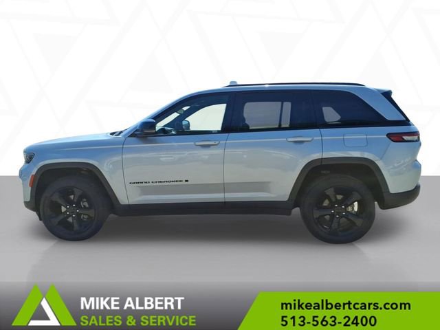 Used 2023 Jeep Grand Cherokee Altitude image 4