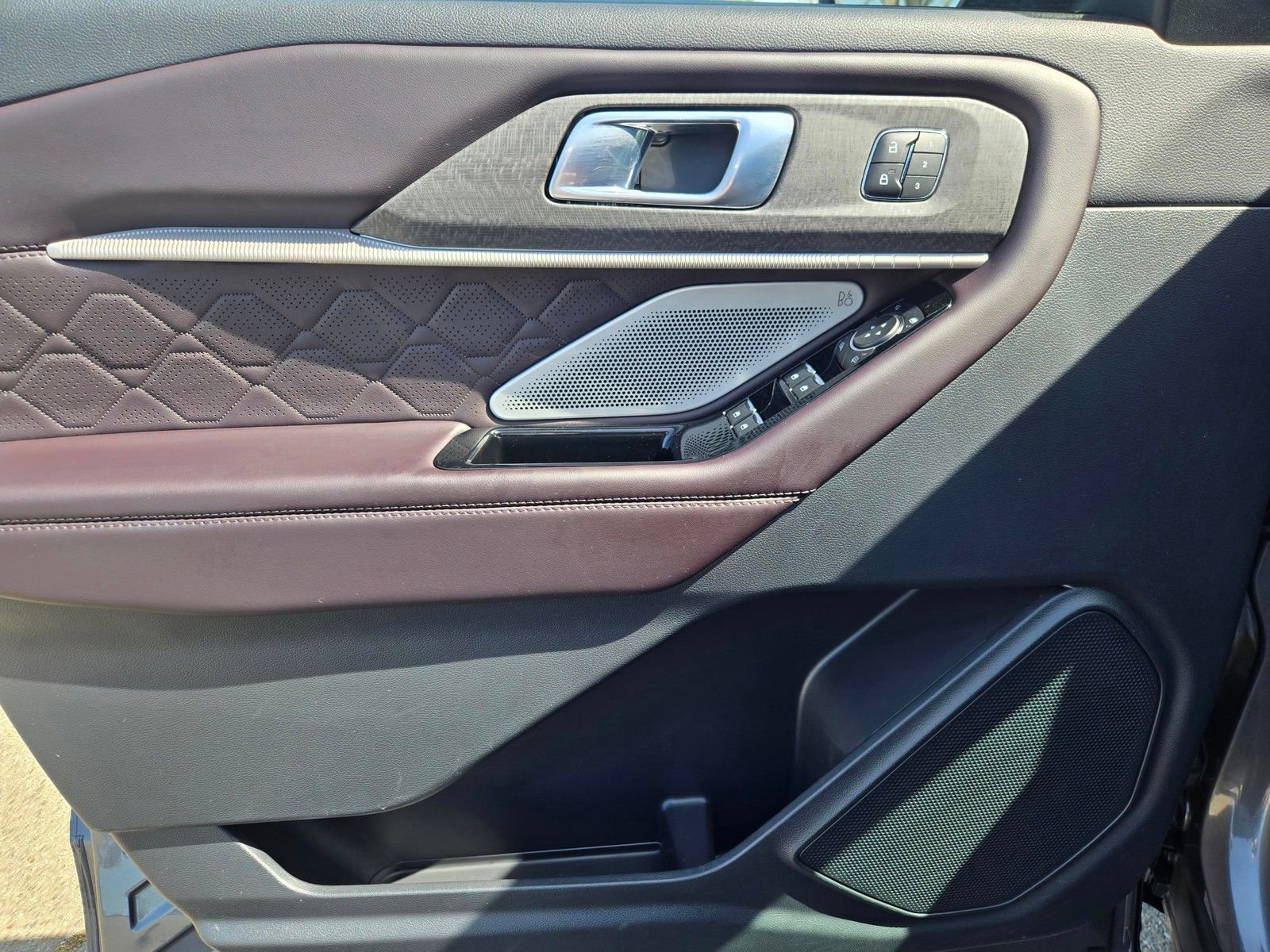 Used 2025 Ford Explorer Platinum w/ LUX Leather Package image 18