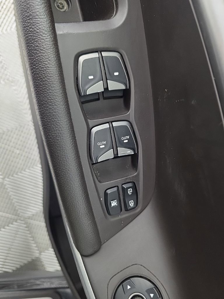 Used 2017 Hyundai Santa Fe Limited AWD/4WD image 14