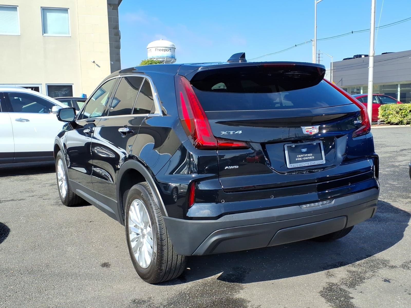 Used 2024 Cadillac XT4 Luxury w/ Cold Weather Package AWD/4WD image 7